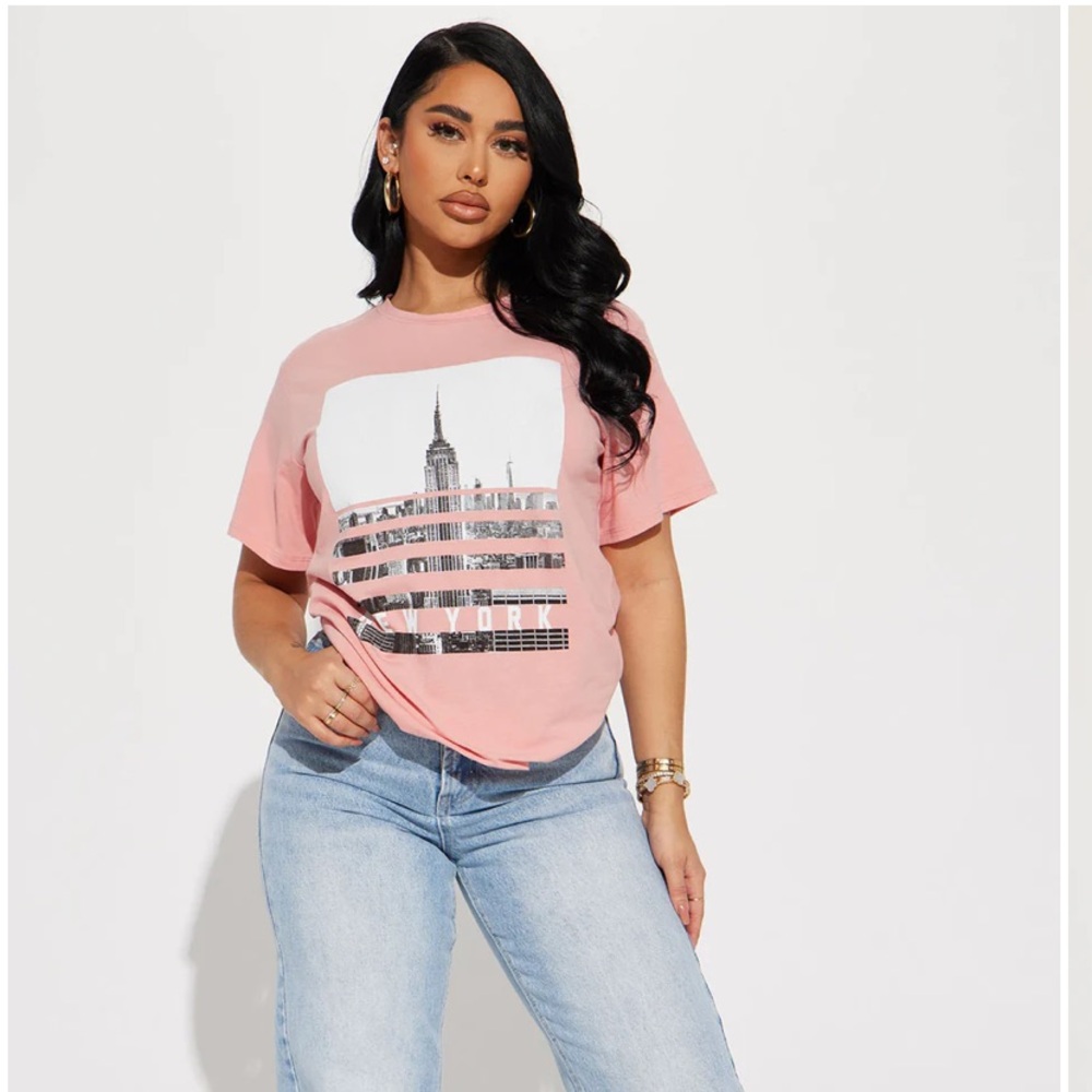 *NWT* FASHIONNOVA- women’s “The Big City” Short Sleeve Top - Mauve, size Lg.